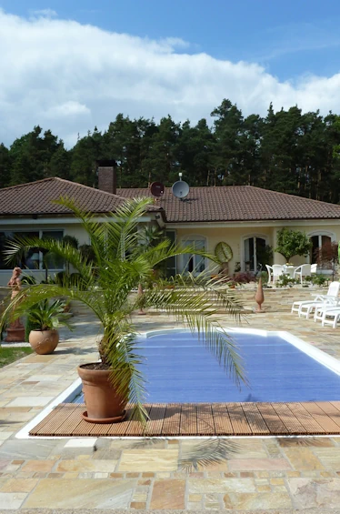 Garten mit Pool